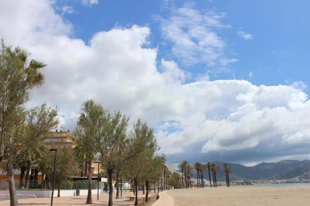 Beautiful Apartment 75M2 With View At The Beach, Pool, Parking Roses Spanien