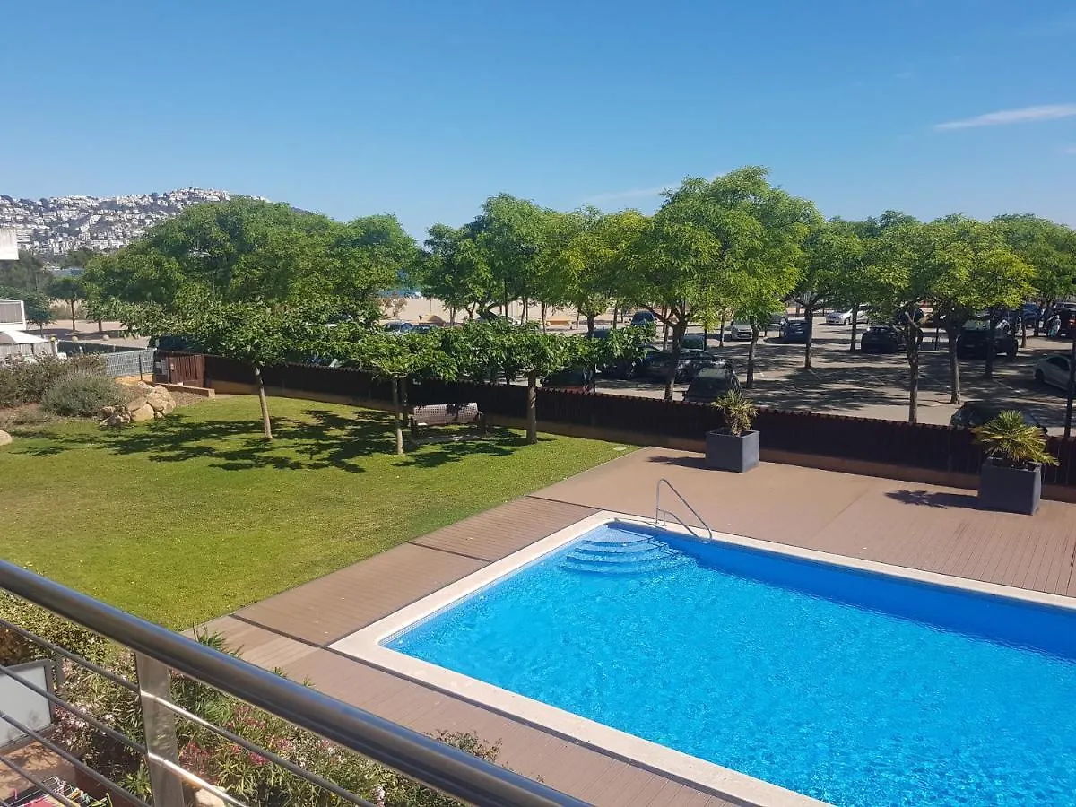 Beautiful Apartment 75M2 With View At The Beach, Pool, Parking Roses Spanien