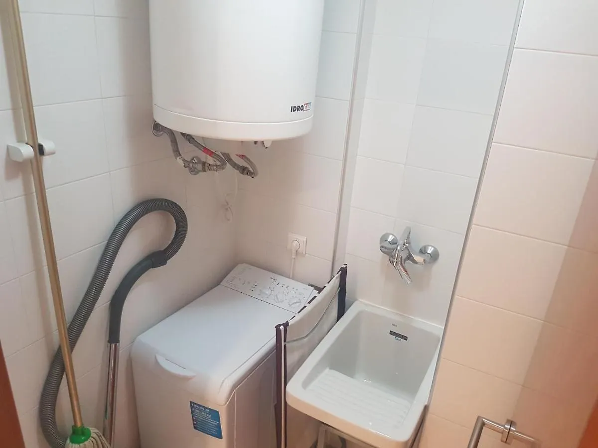 Beautiful Apartment 75M2 With View At The Beach, Pool, Parking Roses