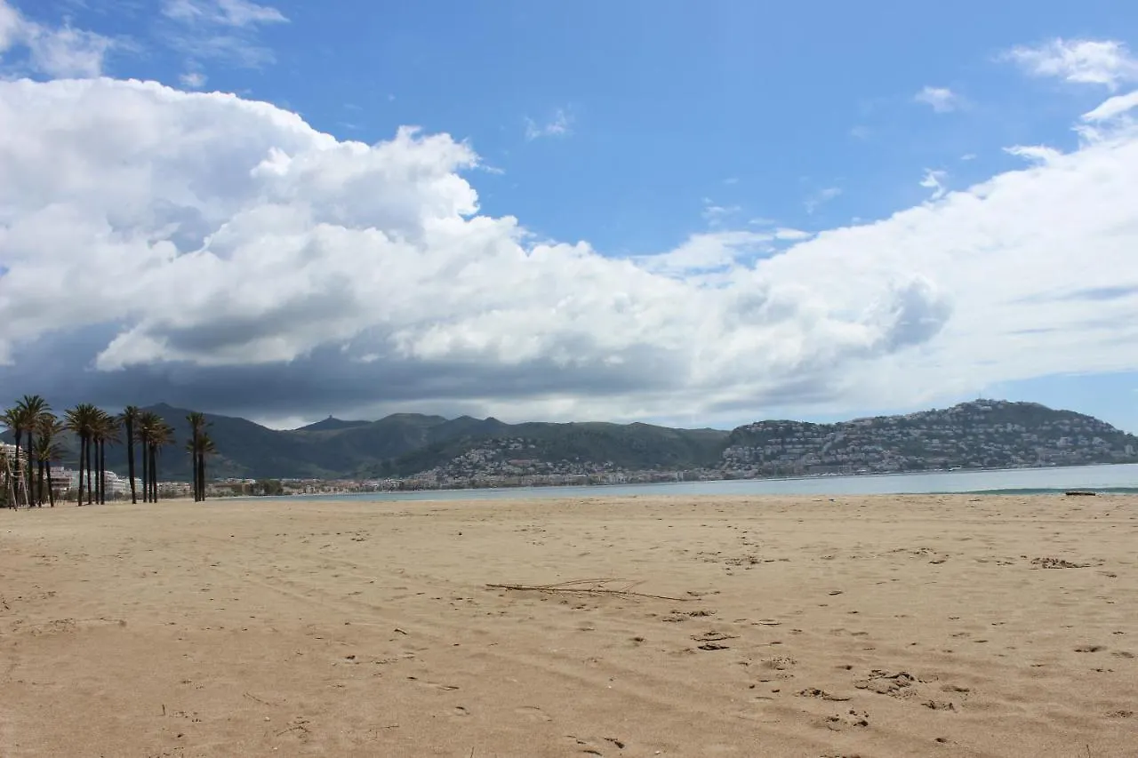 Beautiful Apartment 75M2 With View At The Beach, Pool, Parking Roses 0*,  Espanha