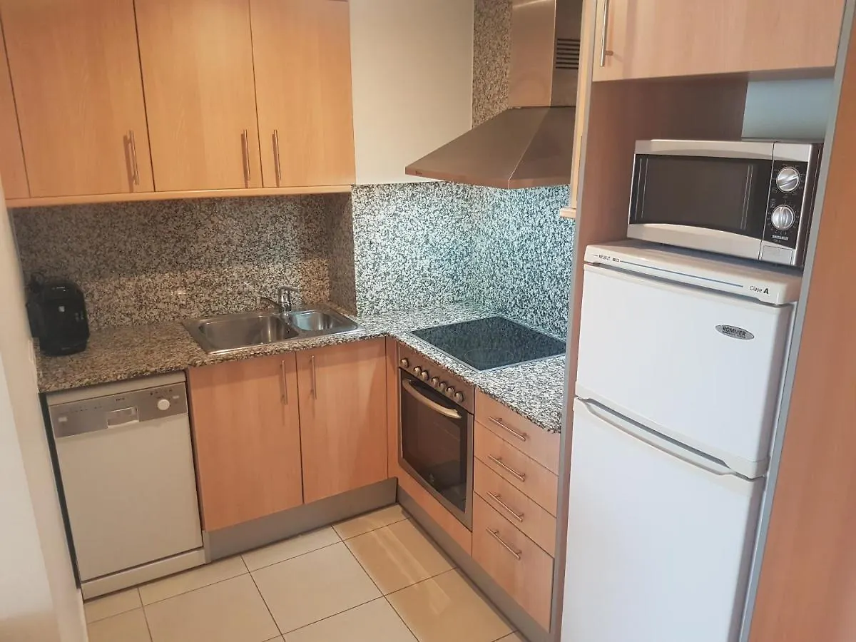Beautiful Apartment 75M2 With View At The Beach, Pool, Parking Roses